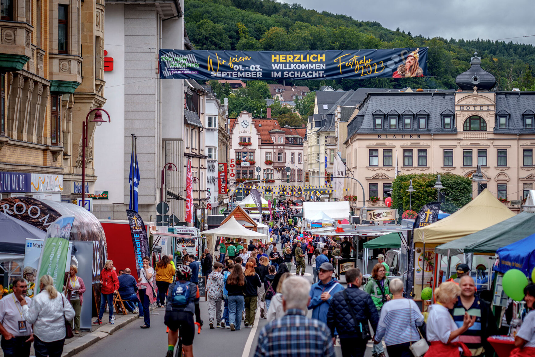 Der Blick auf ein Volksfest